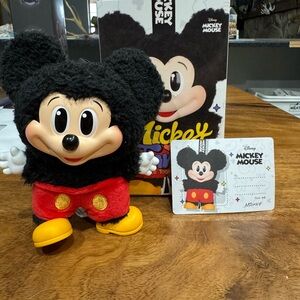 Disney Mickey family pop mart keychain (Mickey)